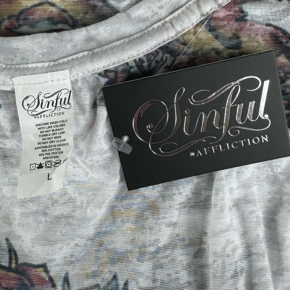 Sinful By Affliction Sacred Heart Rose Graphic Short Sleeve Tee - NWT - Size : L - Picture 7 of 7